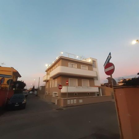 菲乌米奇诺 L' Ora Blu酒店 外观 照片